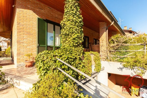 casa indipendente in vendita a Tradate