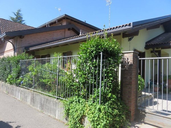 casa indipendente in vendita a Tradate