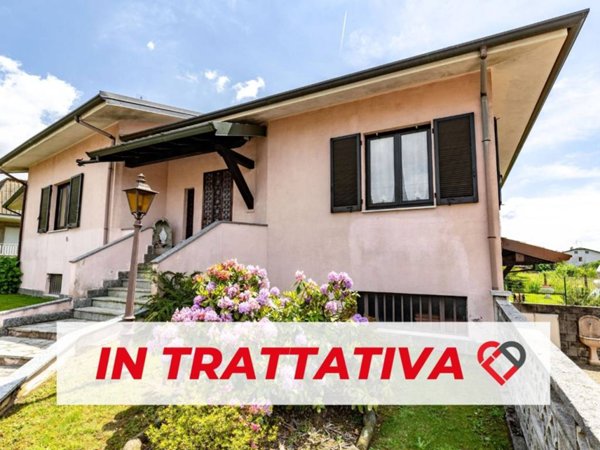 casa indipendente in vendita a Tradate