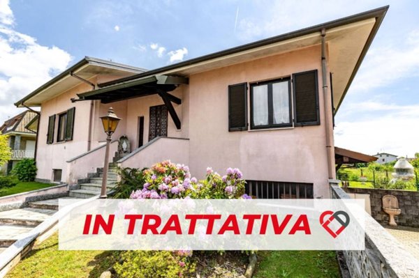 casa indipendente in vendita a Tradate