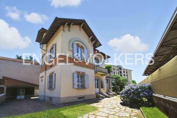 casa indipendente in vendita a Tradate