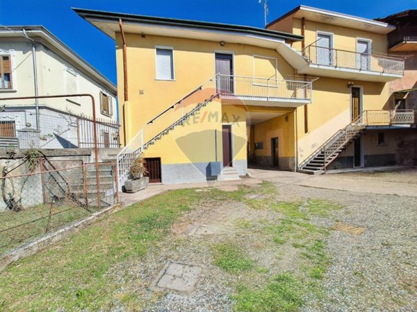 casa indipendente in vendita a Tradate