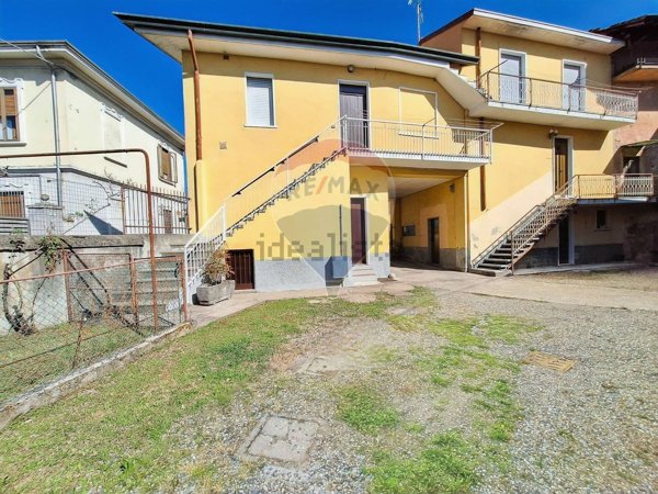 casa indipendente in vendita a Tradate