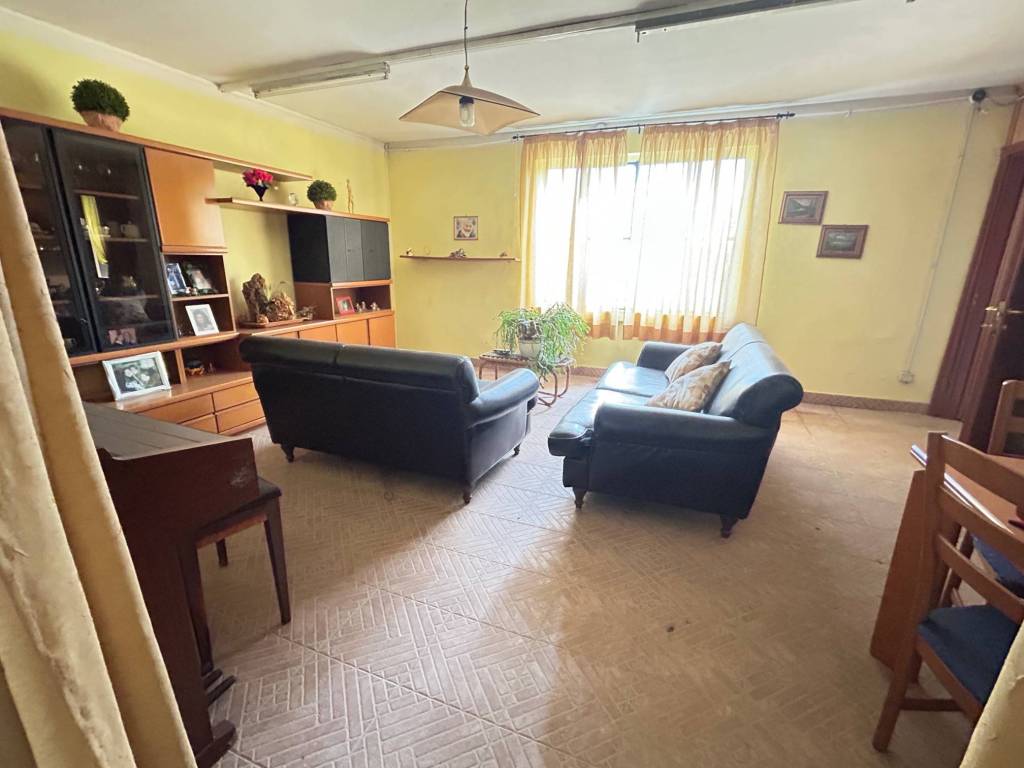casa indipendente in vendita a Tradate