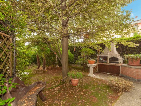 casa indipendente in vendita a Tradate