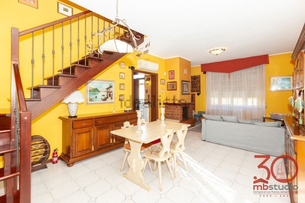 casa indipendente in vendita a Tradate