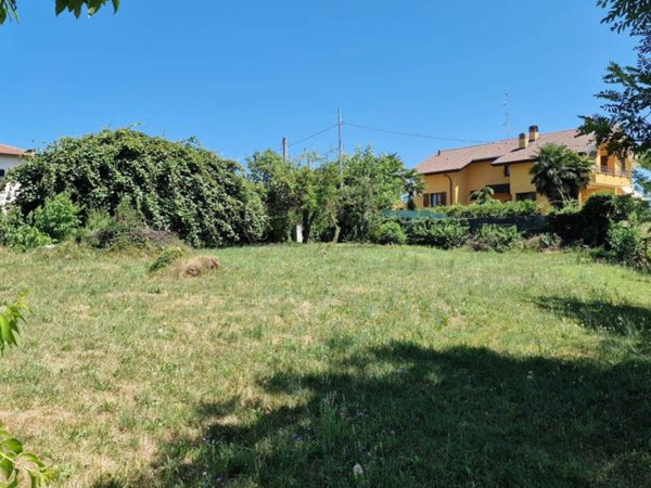 terreno edificabile in vendita a Tradate