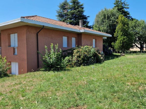 casa indipendente in vendita a Tradate