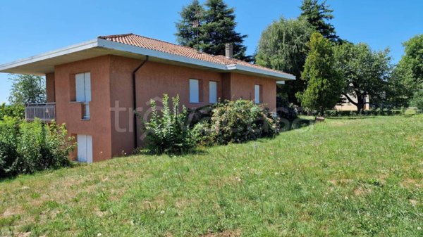 casa indipendente in vendita a Tradate