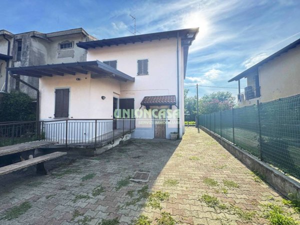 casa indipendente in vendita a Tradate in zona Ceppine