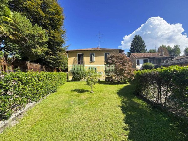 casa indipendente in vendita a Tradate