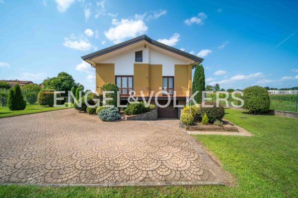 casa indipendente in vendita a Tradate