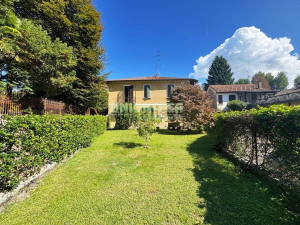 casa indipendente in vendita a Tradate