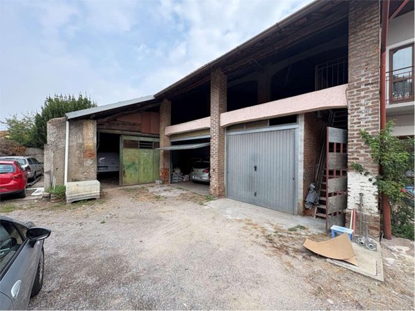 appartamento in vendita a Tradate in zona Abbiate Guazzone