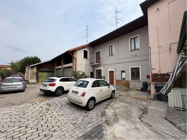 appartamento in vendita a Tradate in zona Abbiate Guazzone