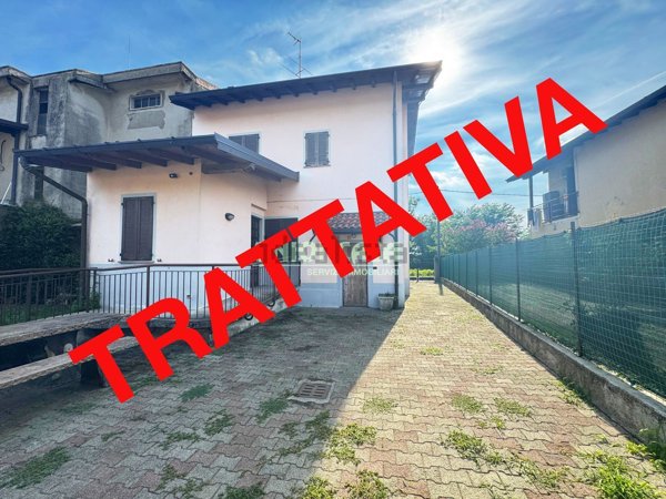 casa indipendente in vendita a Tradate in zona Ceppine