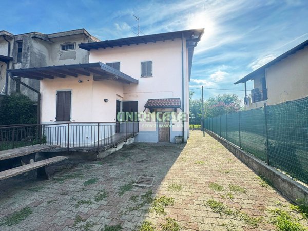 casa indipendente in vendita a Tradate in zona Ceppine