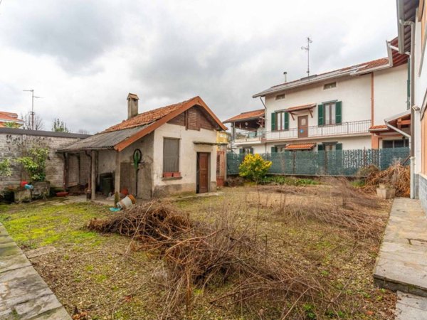 casa indipendente in vendita a Tradate