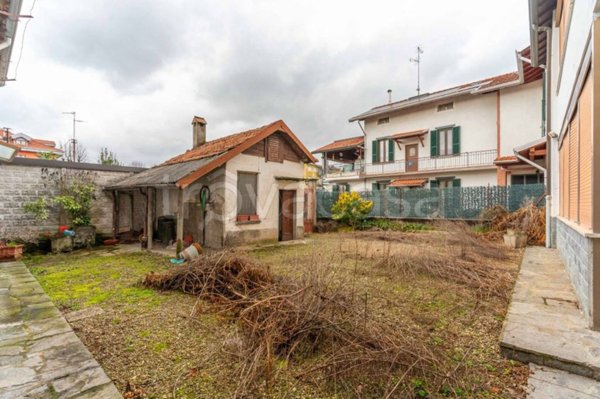 casa indipendente in vendita a Tradate