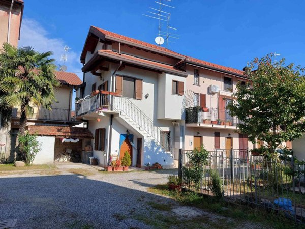 appartamento in vendita a Tradate in zona Abbiate Guazzone
