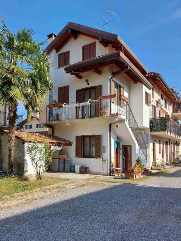 appartamento in vendita a Tradate in zona Abbiate Guazzone