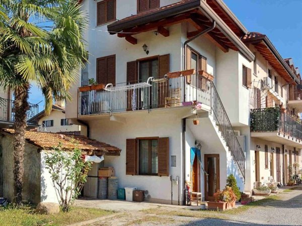 casa indipendente in vendita a Tradate in zona Abbiate Guazzone