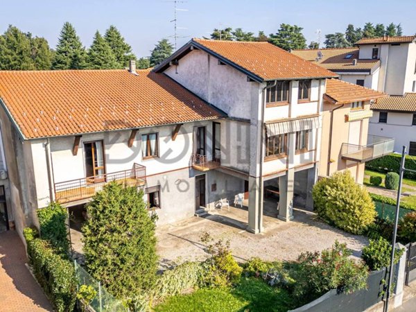 casa indipendente in vendita a Tradate in zona Abbiate Guazzone