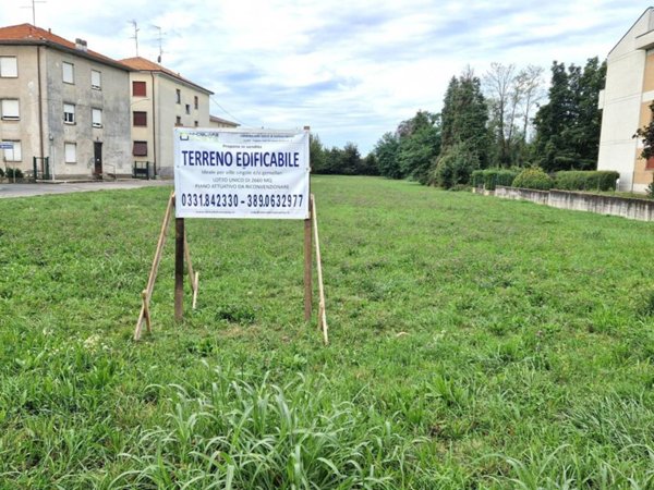 terreno edificabile in vendita a Tradate in zona Ceppine