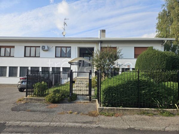 capannone in vendita a Tradate