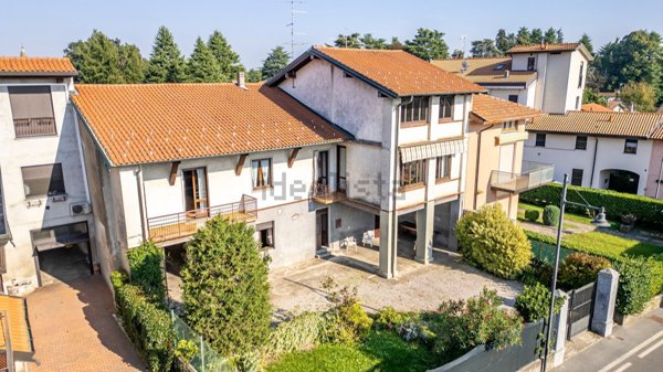 appartamento in vendita a Tradate in zona Abbiate Guazzone