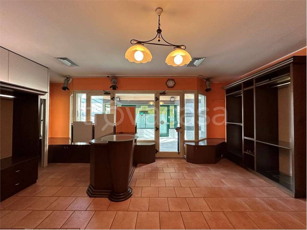 negozio in vendita a Tradate