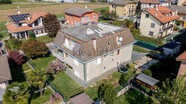 casa indipendente in vendita a Tradate in zona Ceppine