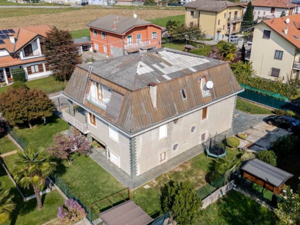 casa indipendente in vendita a Tradate in zona Ceppine