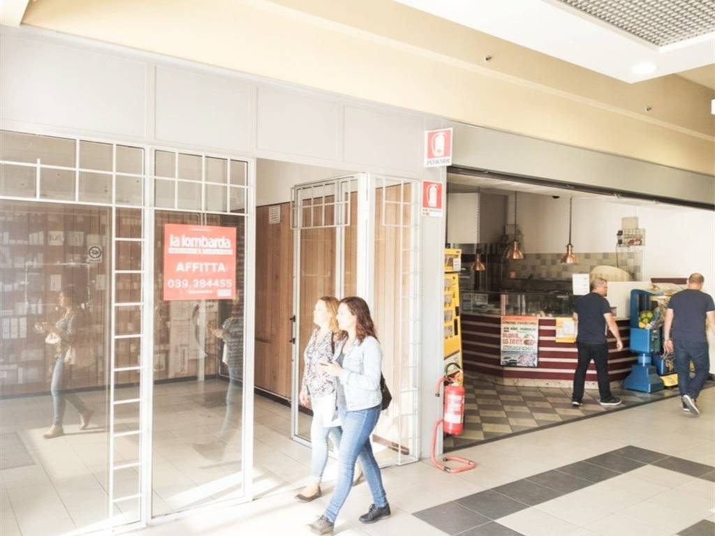 negozio in vendita a Tradate