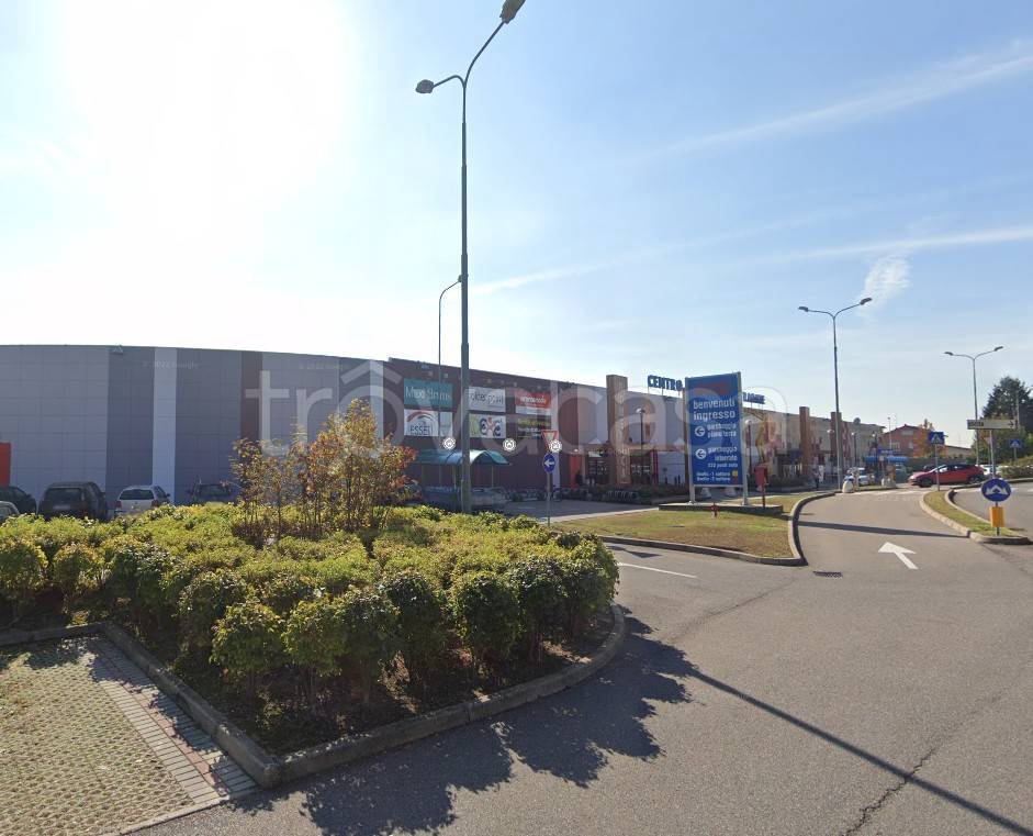 negozio in vendita a Tradate