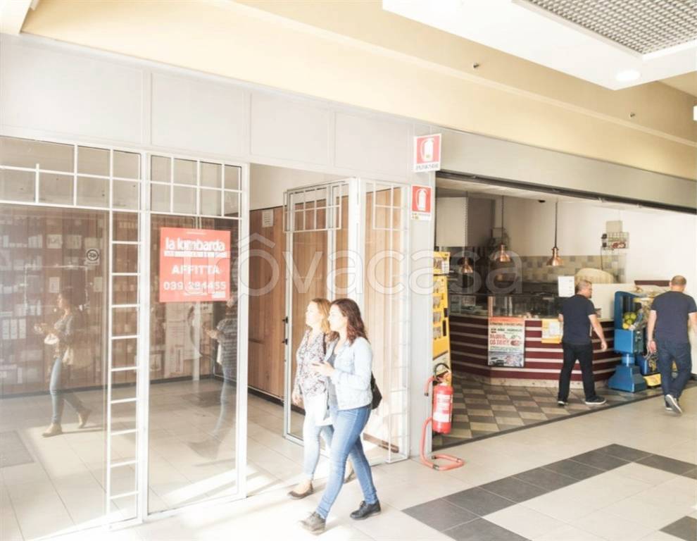 negozio in vendita a Tradate