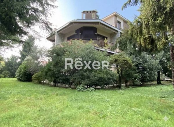 casa indipendente in vendita a Tradate