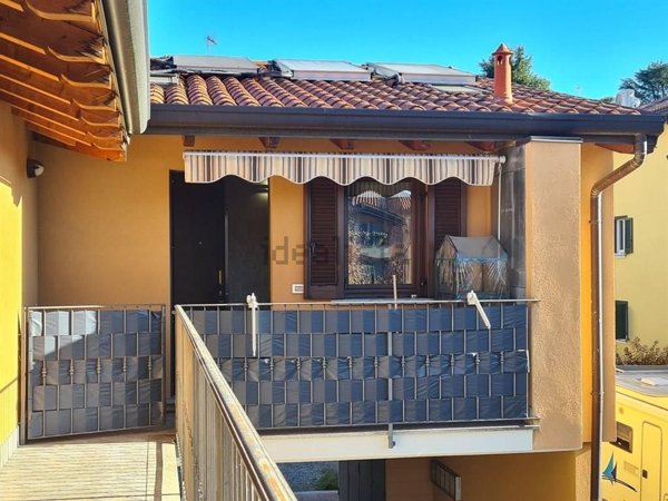 appartamento in vendita a Tradate in zona Abbiate Guazzone