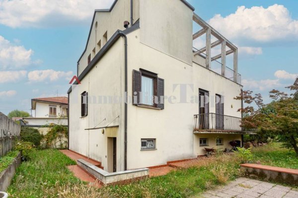 casa indipendente in vendita a Tradate