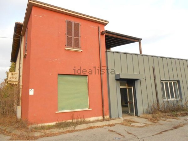 capannone in vendita a Tradate in zona Abbiate Guazzone