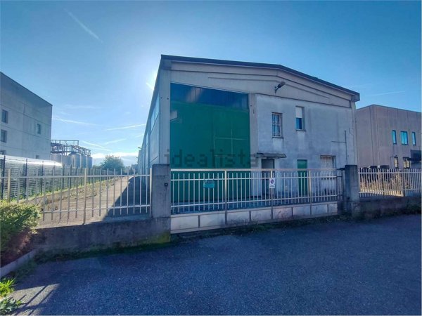 capannone in vendita a Tradate