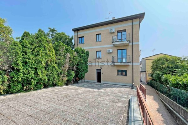 casa indipendente in vendita a Tradate