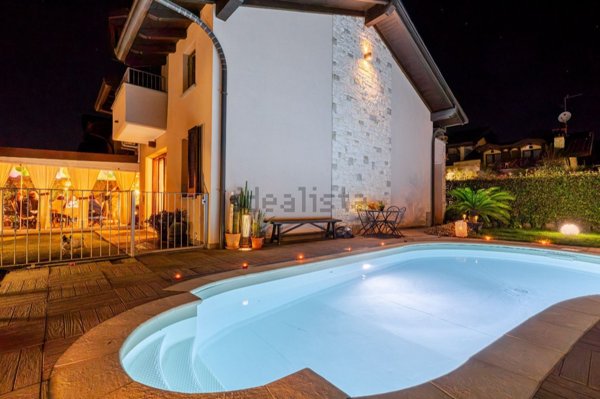 casa indipendente in vendita a Tradate