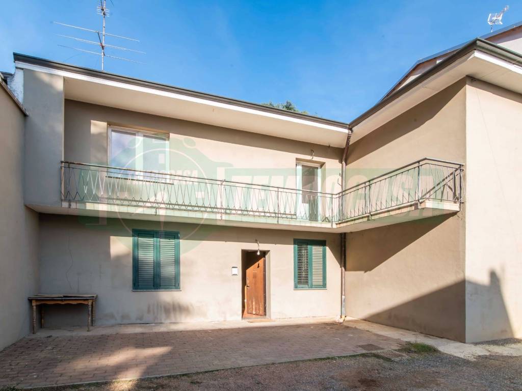 casa indipendente in vendita a Tradate