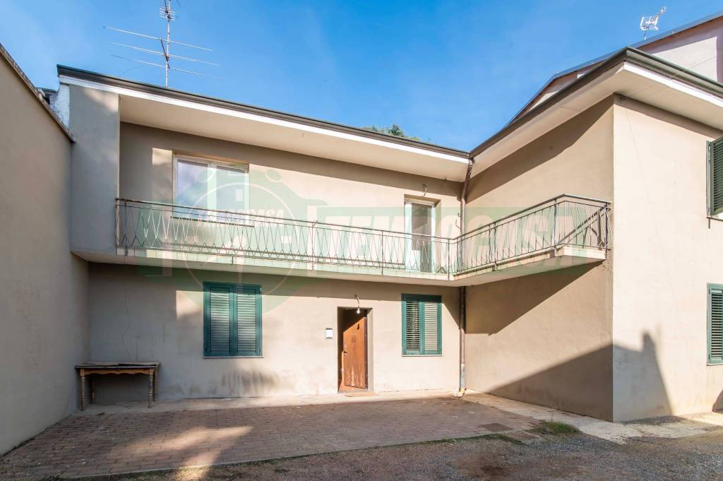 casa indipendente in vendita a Tradate