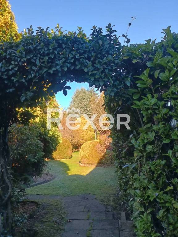 casa indipendente in vendita a Tradate