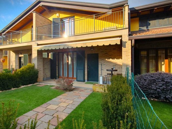 casa indipendente in vendita a Tradate