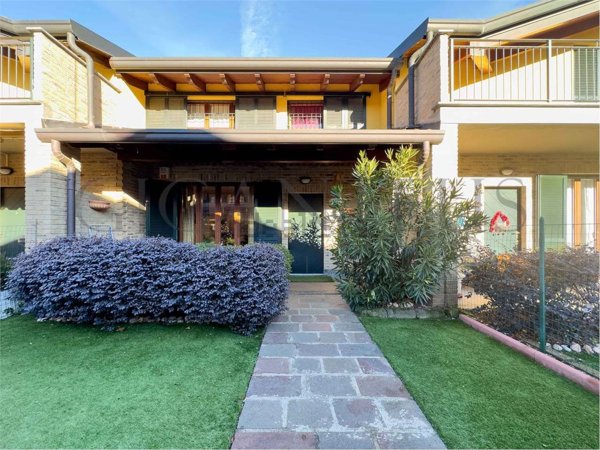 casa indipendente in vendita a Tradate