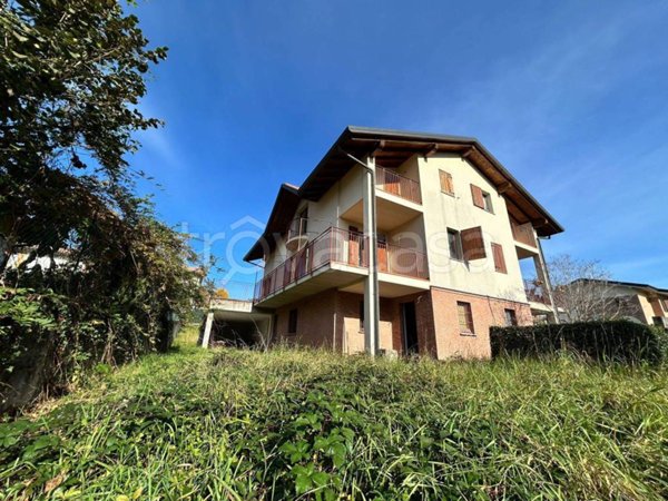 casa indipendente in vendita a Tradate
