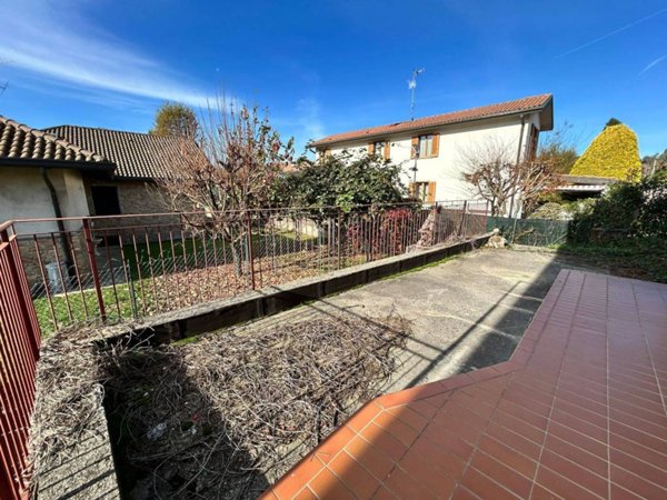 casa indipendente in vendita a Tradate
